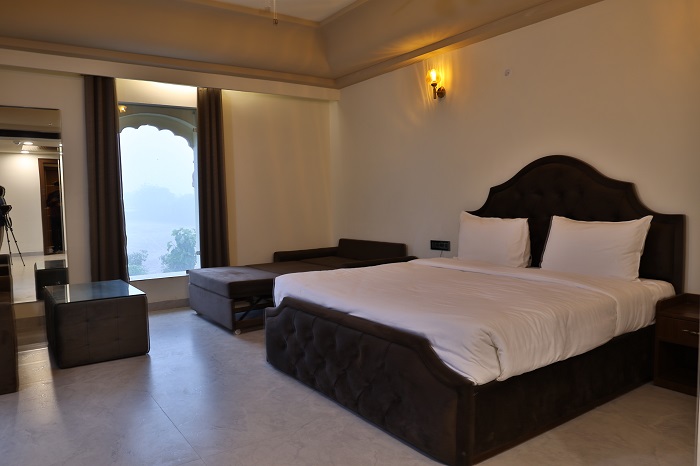 luxury stay near Gurgaon for couples